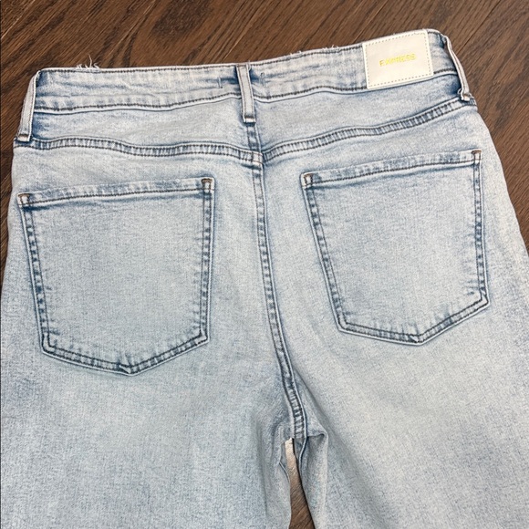 Express Boyfriend Jean Light Wash Women’s Size 10 Midrise - Picture 5 of 5